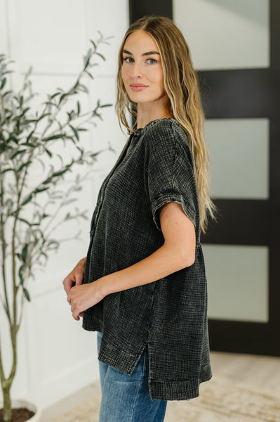 Basic Fade V-Neck Acid Wash Top in Ash Black