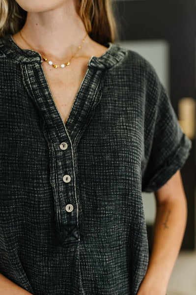 Basic Fade V-Neck Acid Wash Top in Ash Black