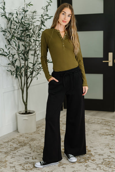 Lounge Line Wide Leg Sweats in Black